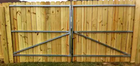 Why Fence Gates Sag, and How a Gate Should Be Built